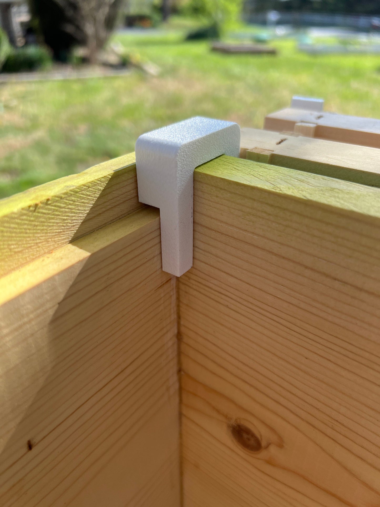 Frame holder for wooden Langstroth hives